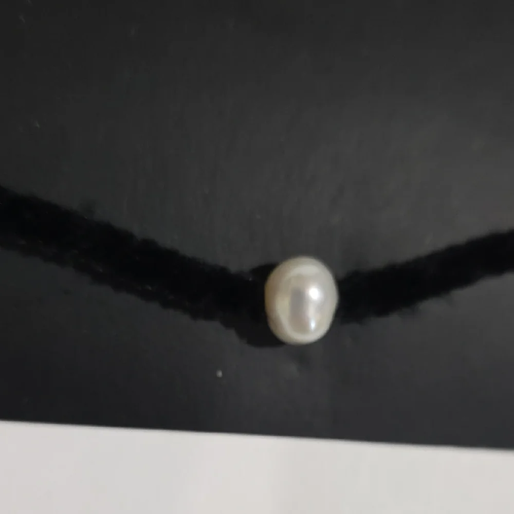 Black Fuzzy Cord Pearl Choker – White Faux Bead Minimalist Statement Jewelry